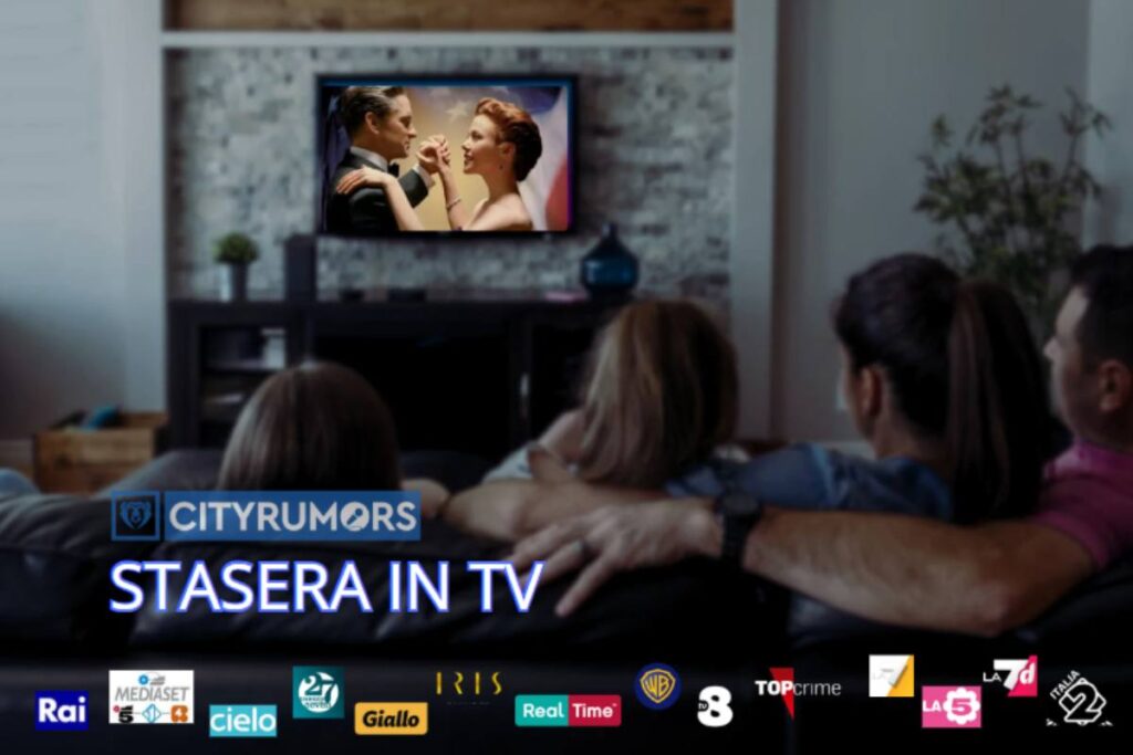 famiglia che guarda la televisione