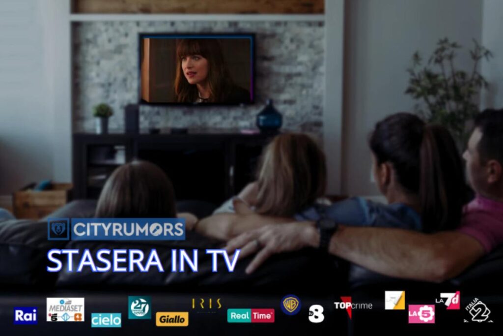 famiglia guarda la tv