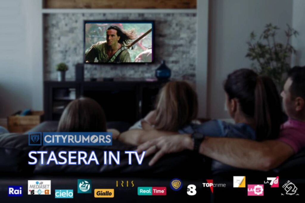 famiglia che guarda la tv