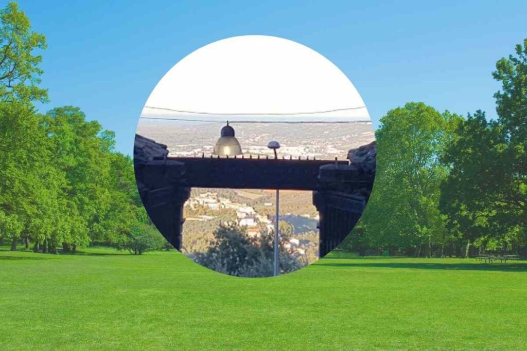 un prato e una panoramica nel cerchio