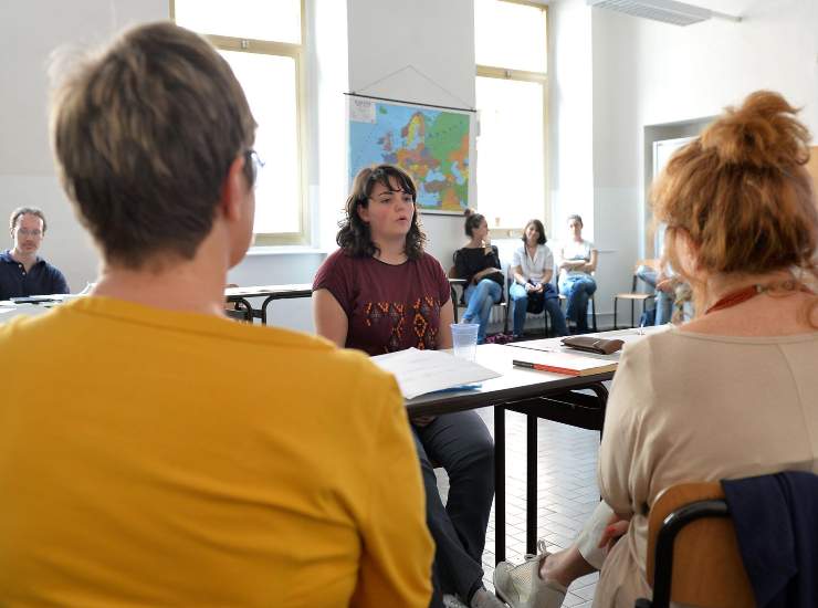 Una studentessa davanti alla commissione