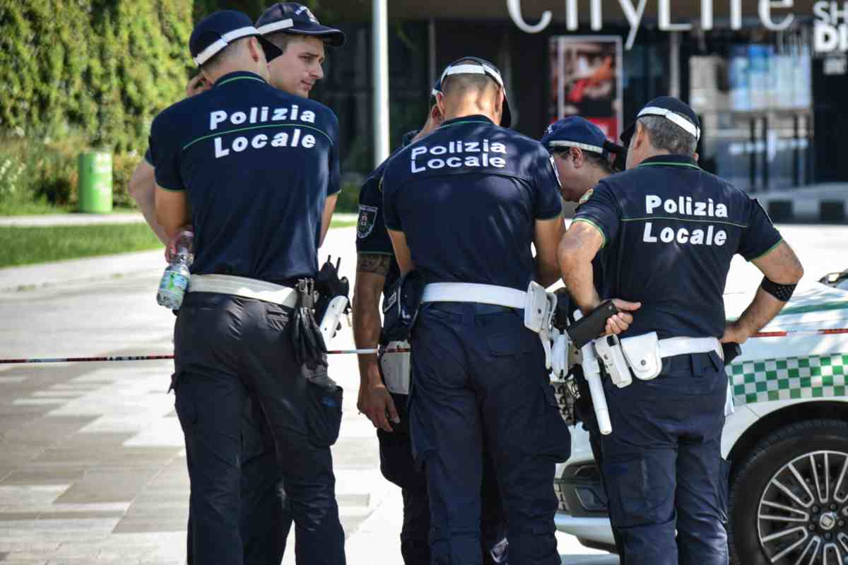 La polizia locale al lavoro