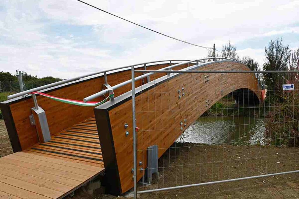 Un ponte ciclopedonale