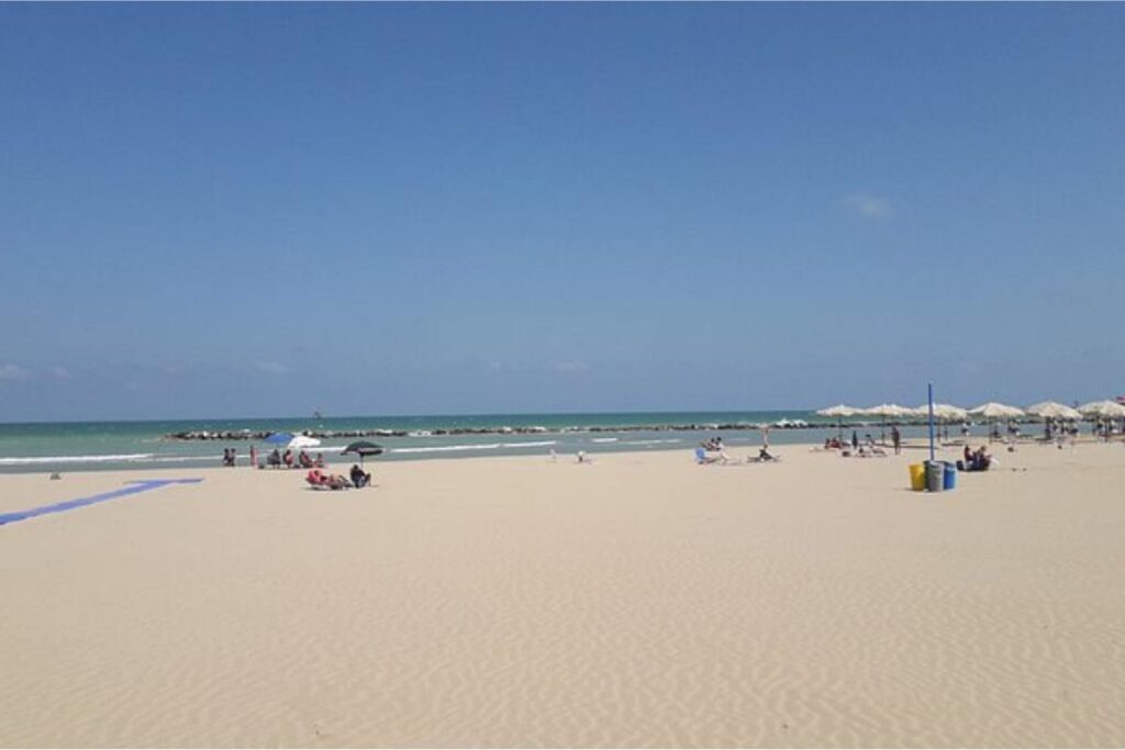 spiaggia le morge a torino di sangro