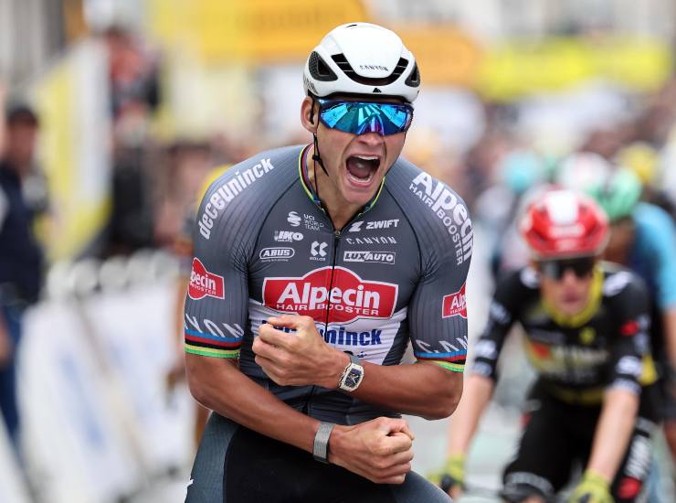 Van der Poel esulta dopo una vittoria