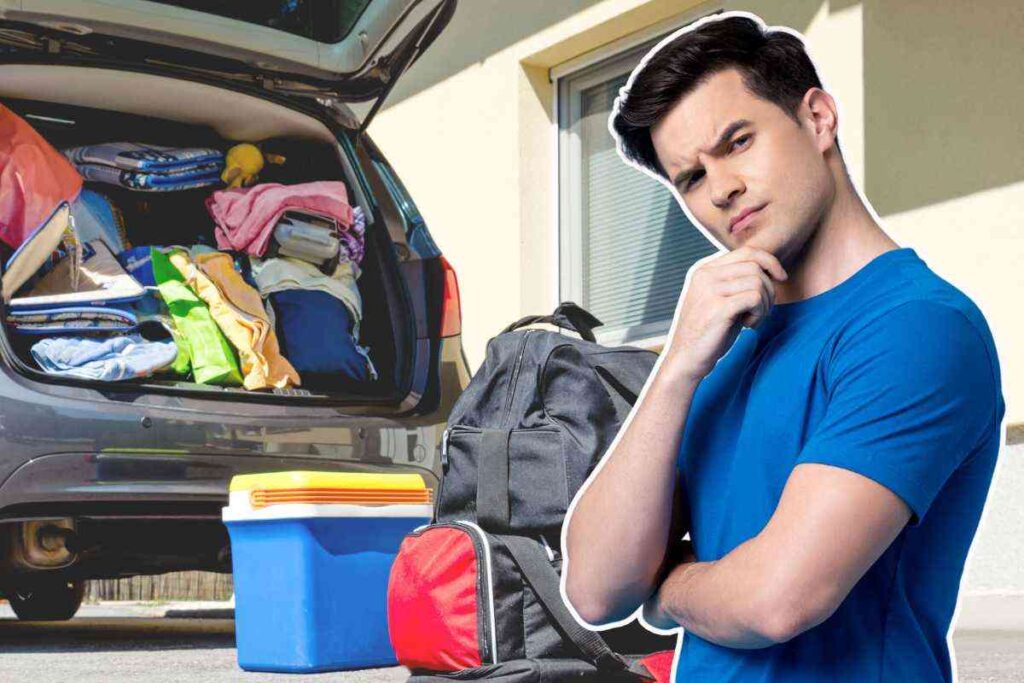 uomo pensieroso e auto con bagagli