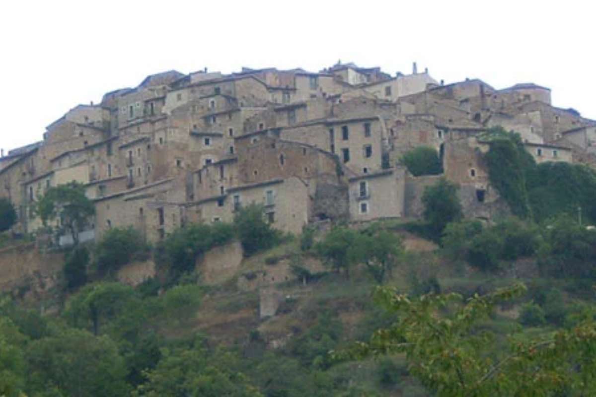 un borghetto su di una collina