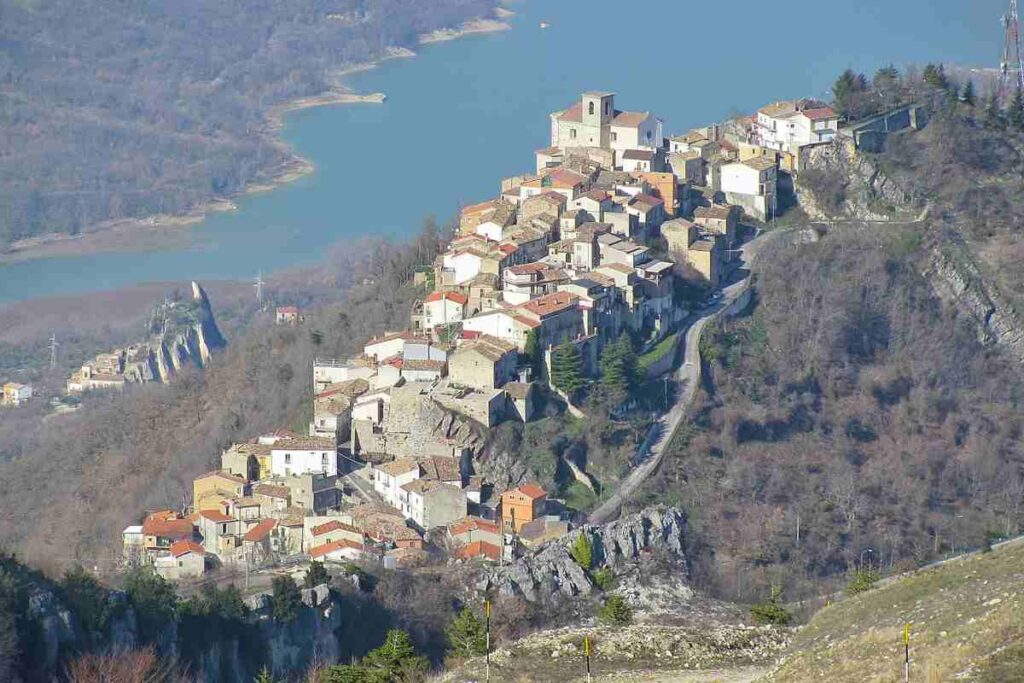 un borghetto su una collina