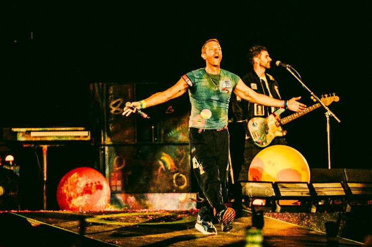 leader coldplay a braccia aperte
