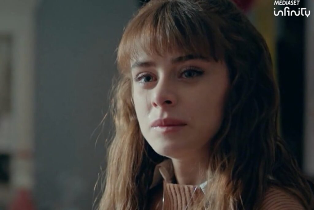 ela in una scena di innocence