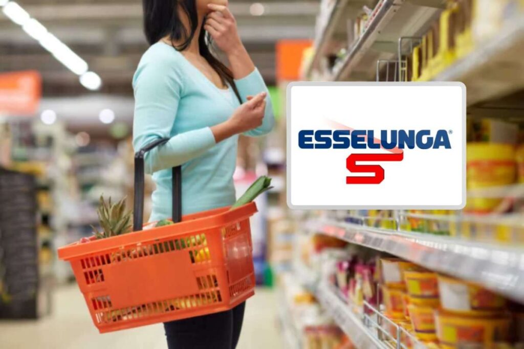 donna al supermercato con il cestino e logo esselunga