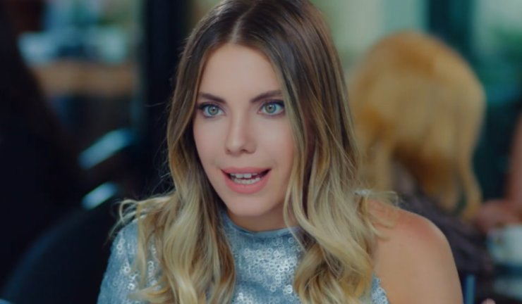 yildiz in una scena di forbidden fruit