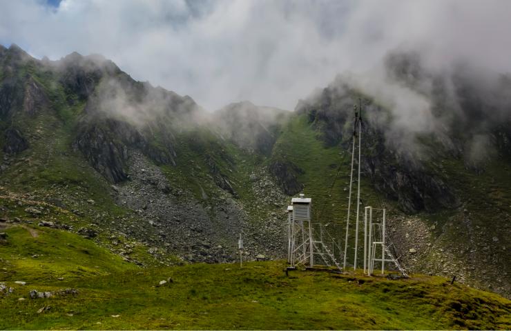 Tempo estremamente nuvoloso in montagna