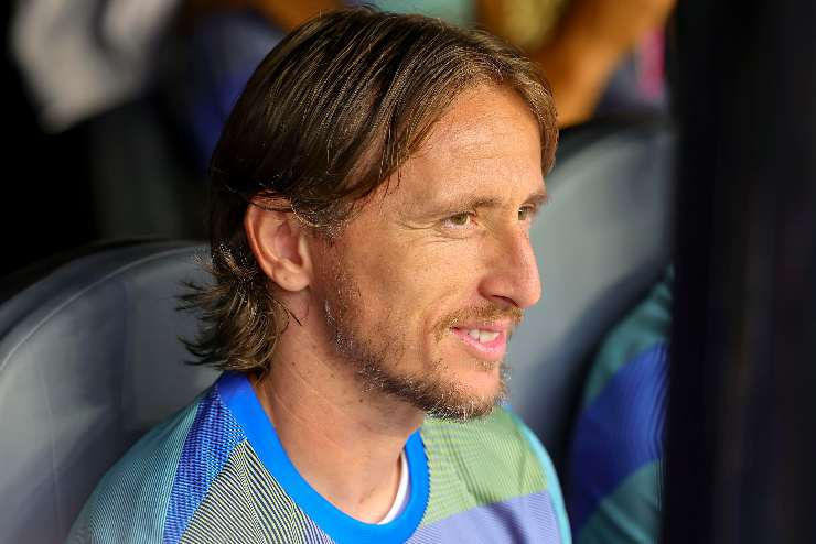 modric sorride in panchina