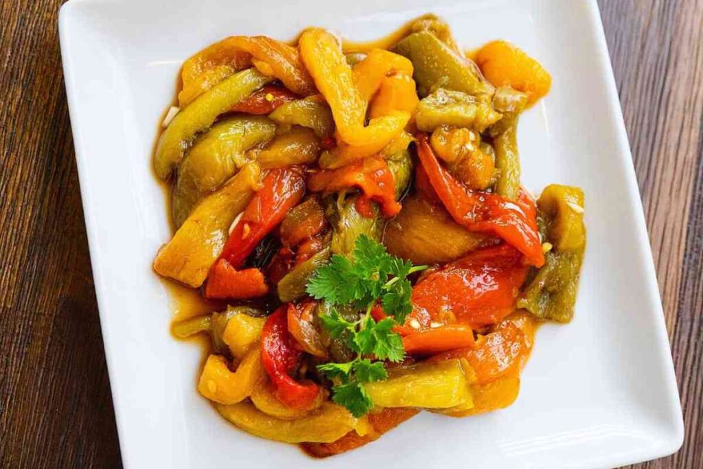 piatto con peperoni arrosto