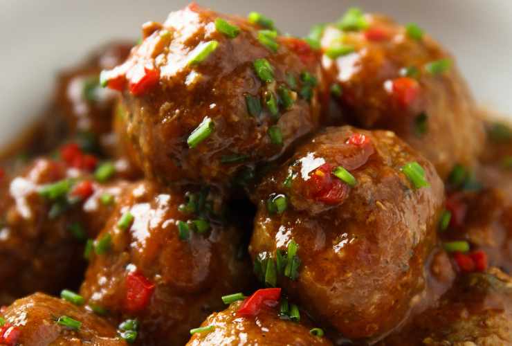 polpette con prezzemolo e peperoncino tritati