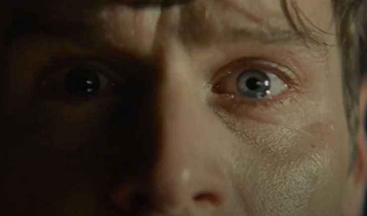 una scena del film bussano alla porta