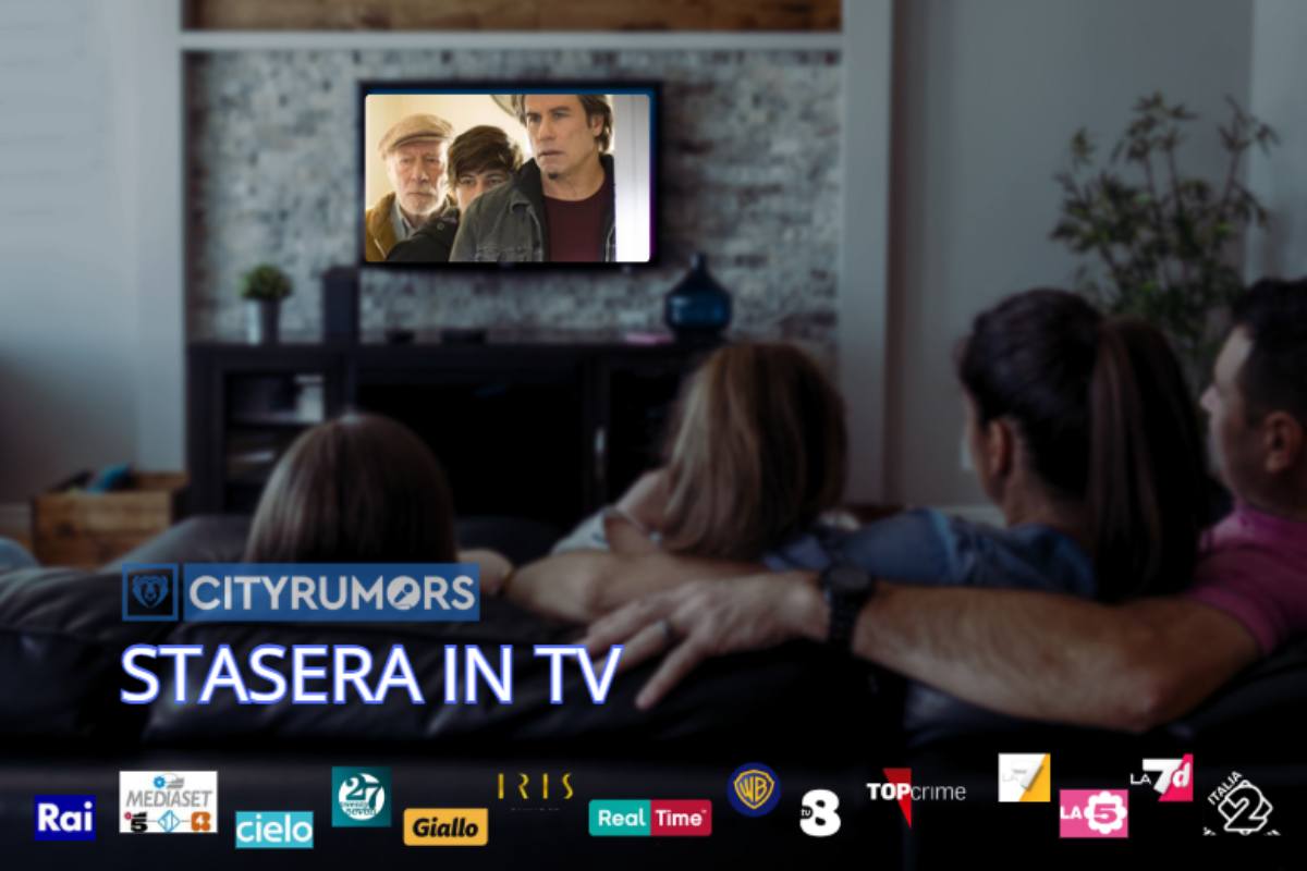 famiglia guarda la tv
