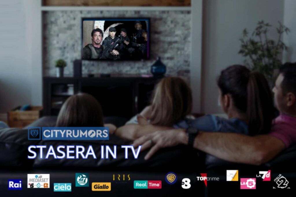 famiglia che guarda la tv