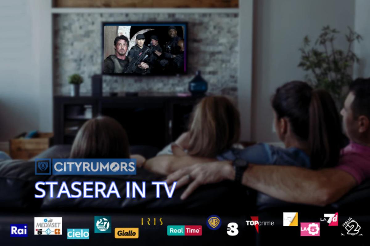 famiglia che guarda la tv