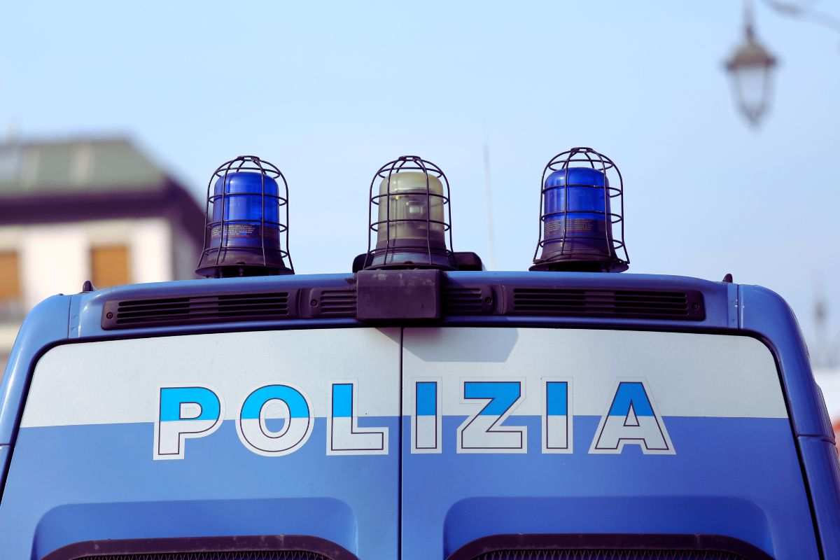camionetta polizia