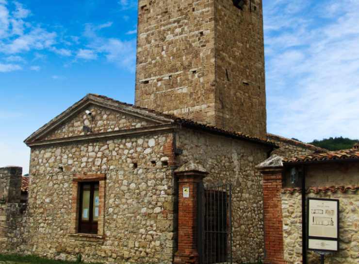chiesa in pietra