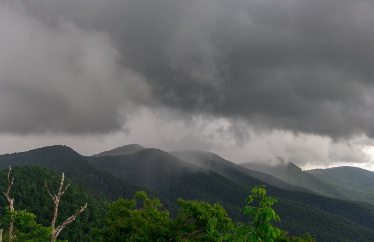 Tempo nuvoloso tendente a pioggia in montagna