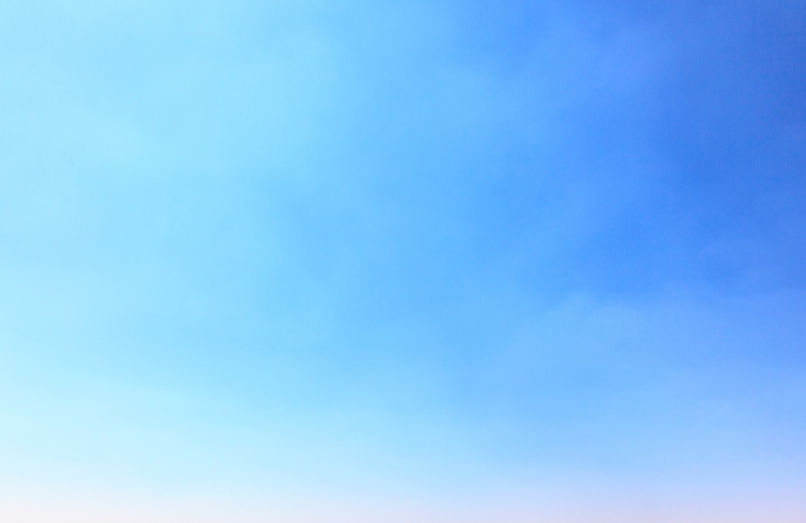 Un cielo azzurro sgombro da nuvole