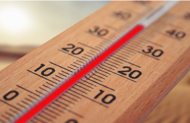 Una colonnina di mercurio in un termometro