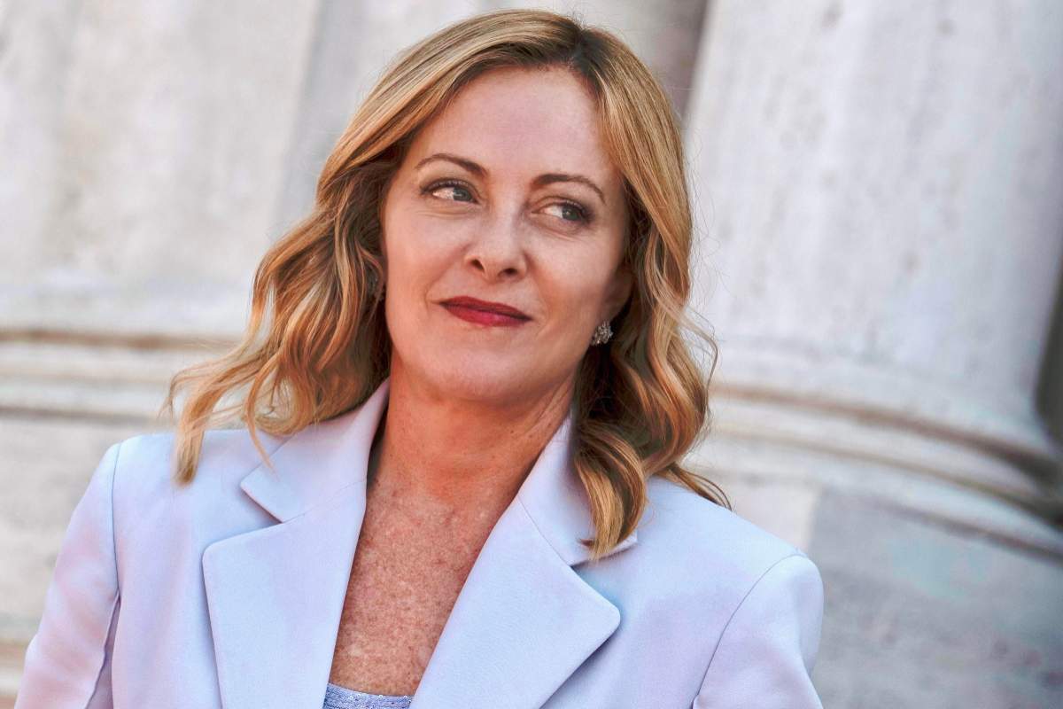 il premier giorgia meloni che sorride