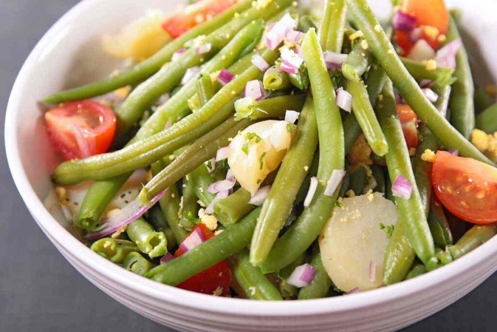 piatto di verdure a insalata