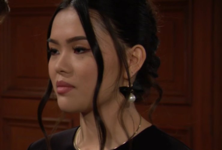 luna preoccupata in una scena di beautiful