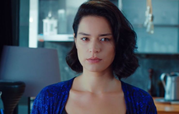 zehra in una scena di forbidden fruit