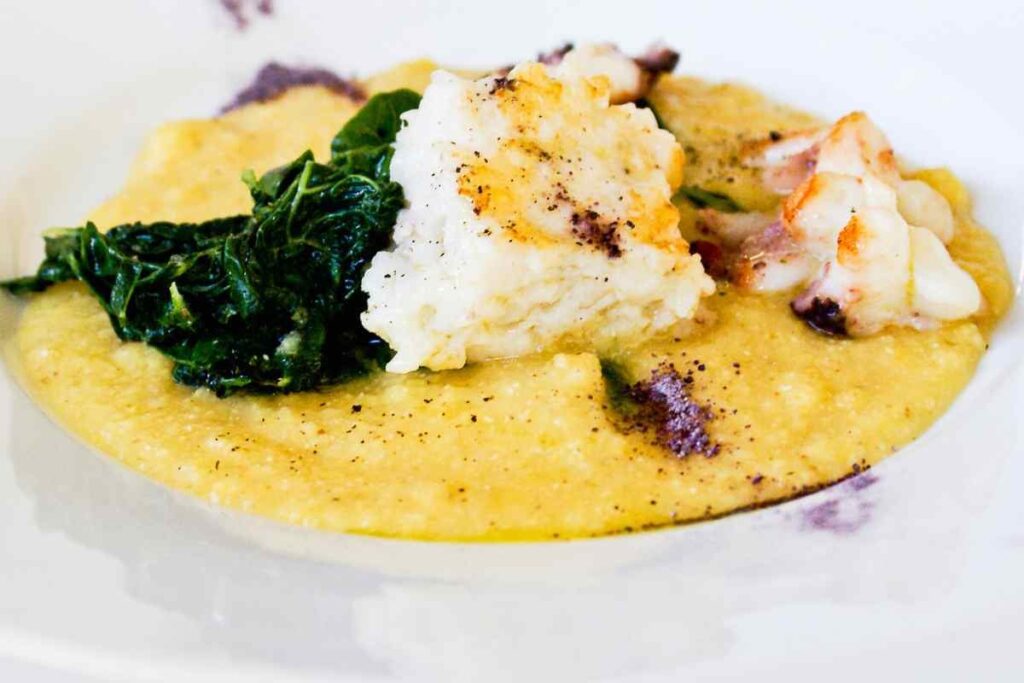 piatto con frascarelli, bieta e frutti di mare