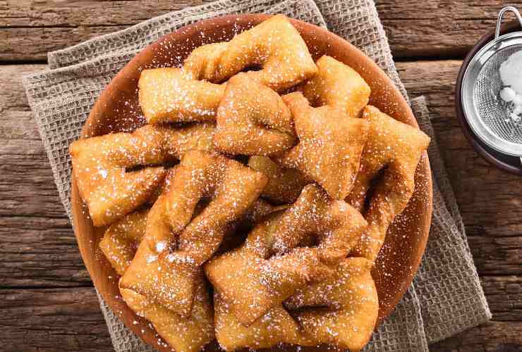 piatto con fritti di patate