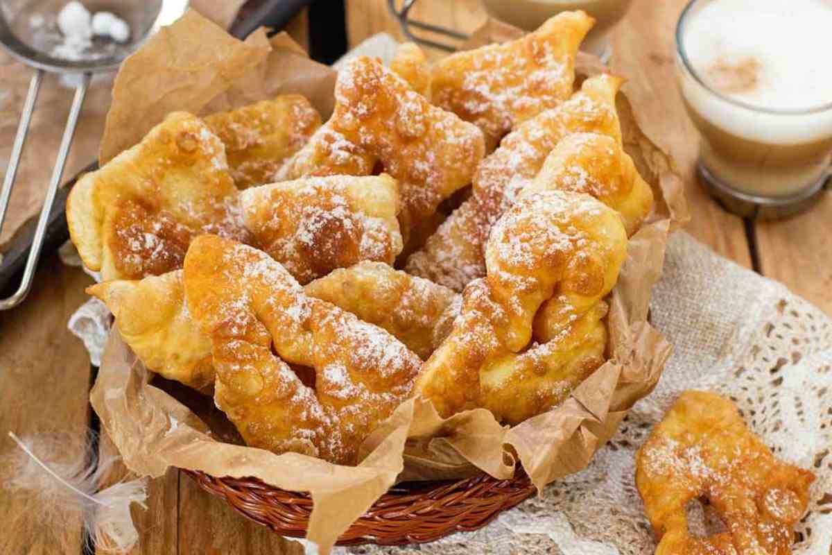 vassoio con fritti di patate