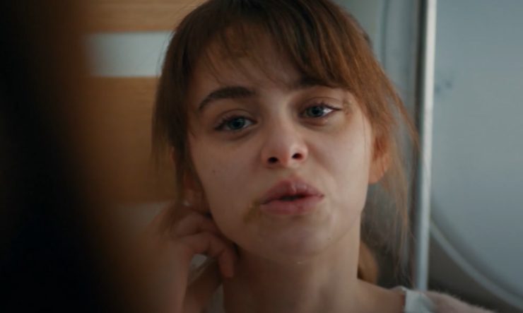 ela in crisi in una scena di innocence