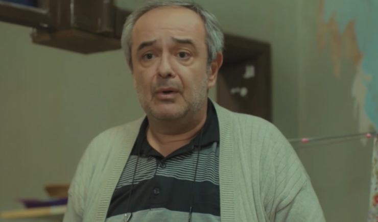 enver in una scena de la forza di una donna