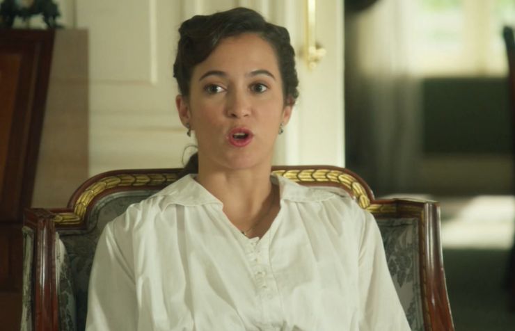 catalina seduta in una scena de la promessa