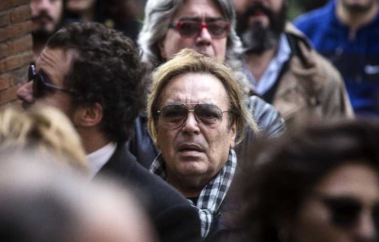 leopoldo mastelloni tra la folla