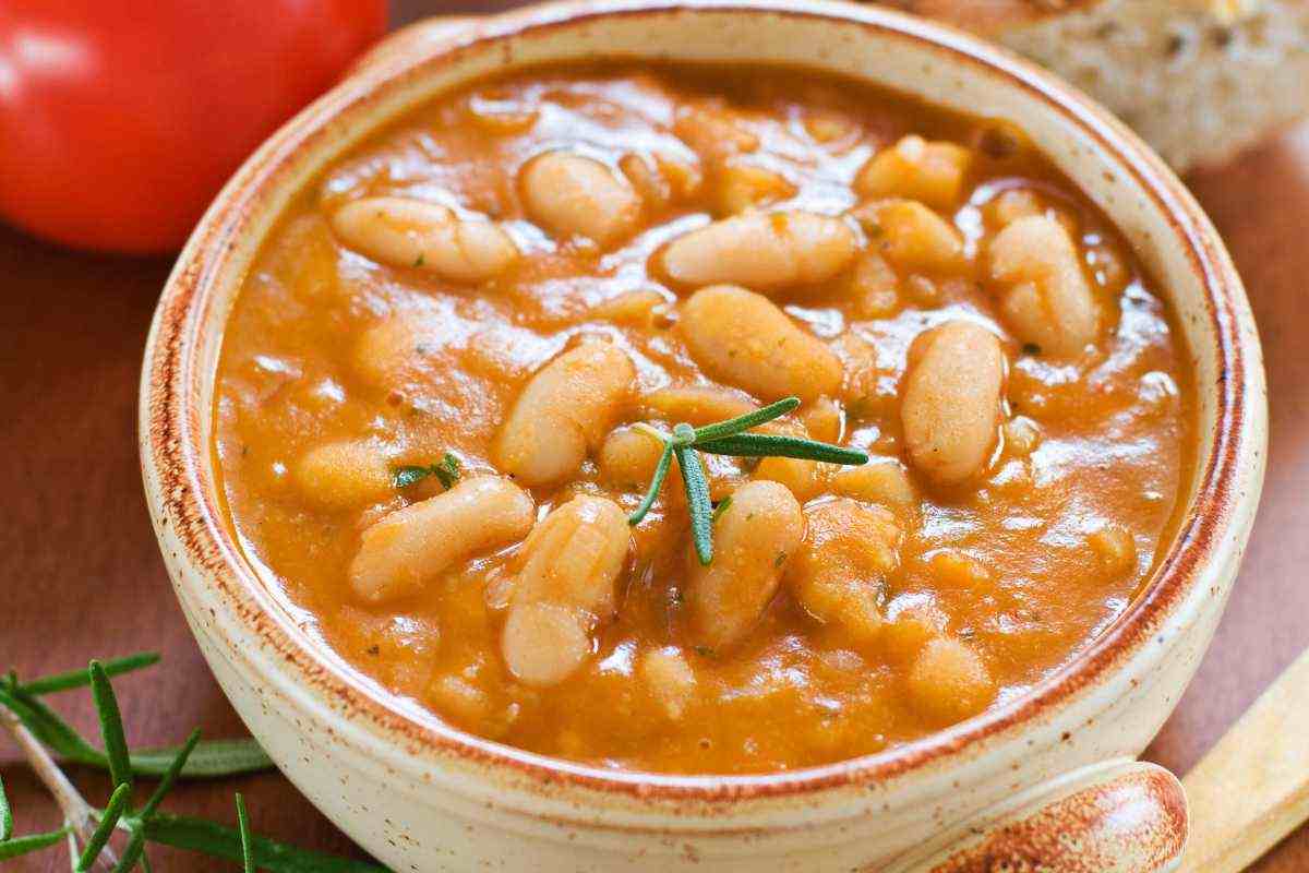 pancotto di fagioli in una ciotola