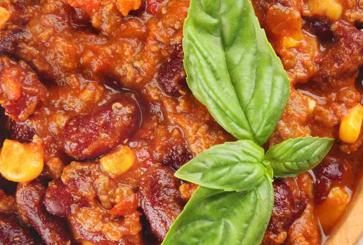 care al sugo e foglia di basilico