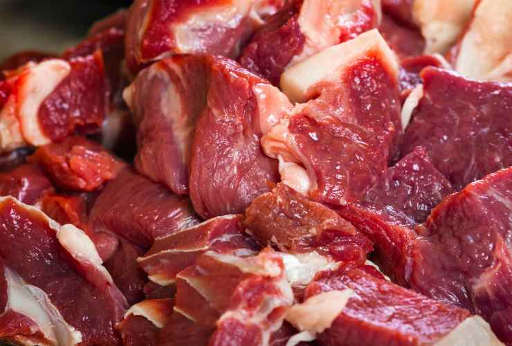 pezzi di carne cruda