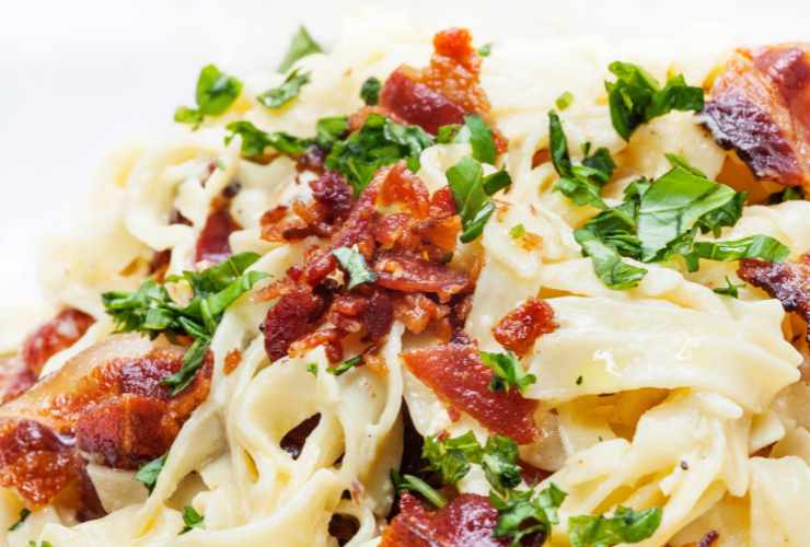 tagliatelle con pancencetta e prezzemolo