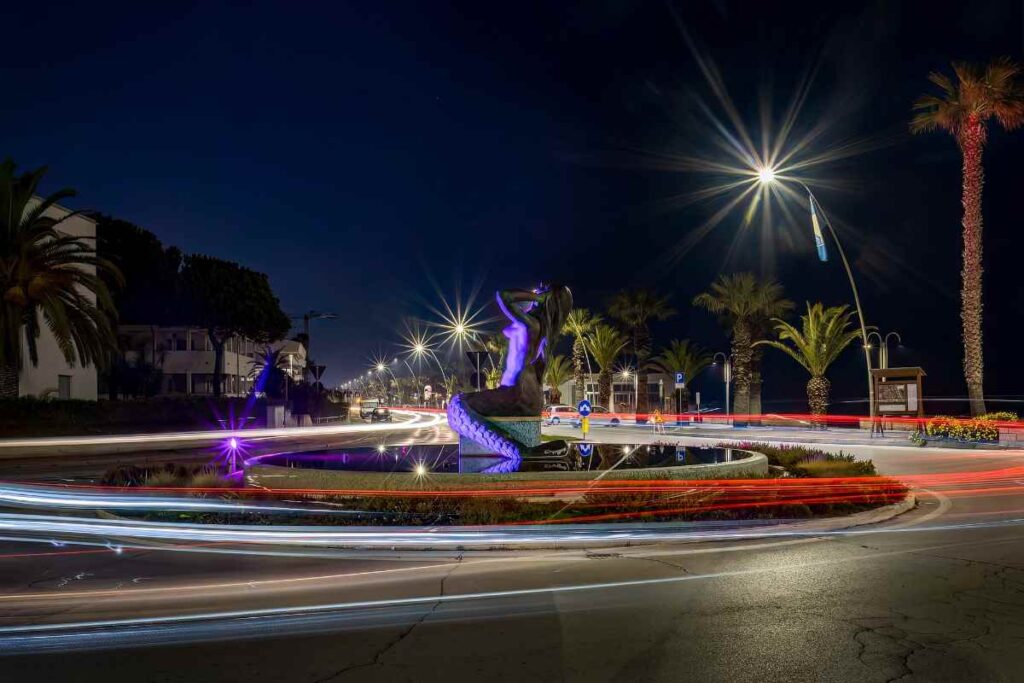 fontana al centro di una piazza