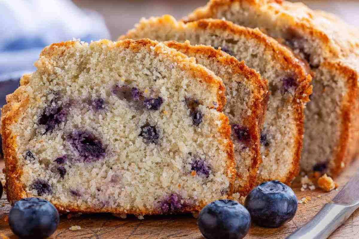 fette di plumcake ai mirtilli