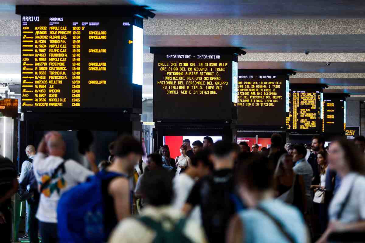 gente bloccata alla stazione