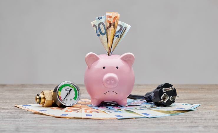 salvadanaio presa di corrente e contatore gas