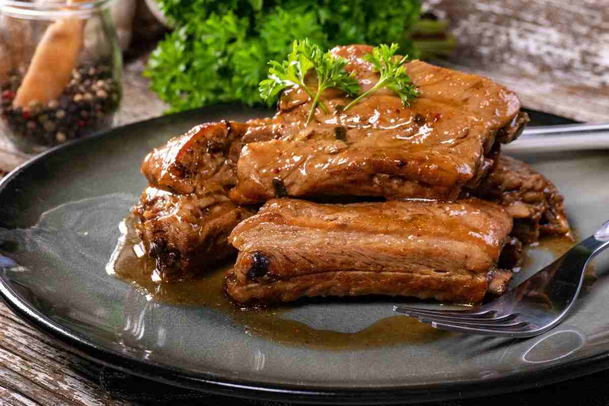 costolette di maiale classiche al sugo