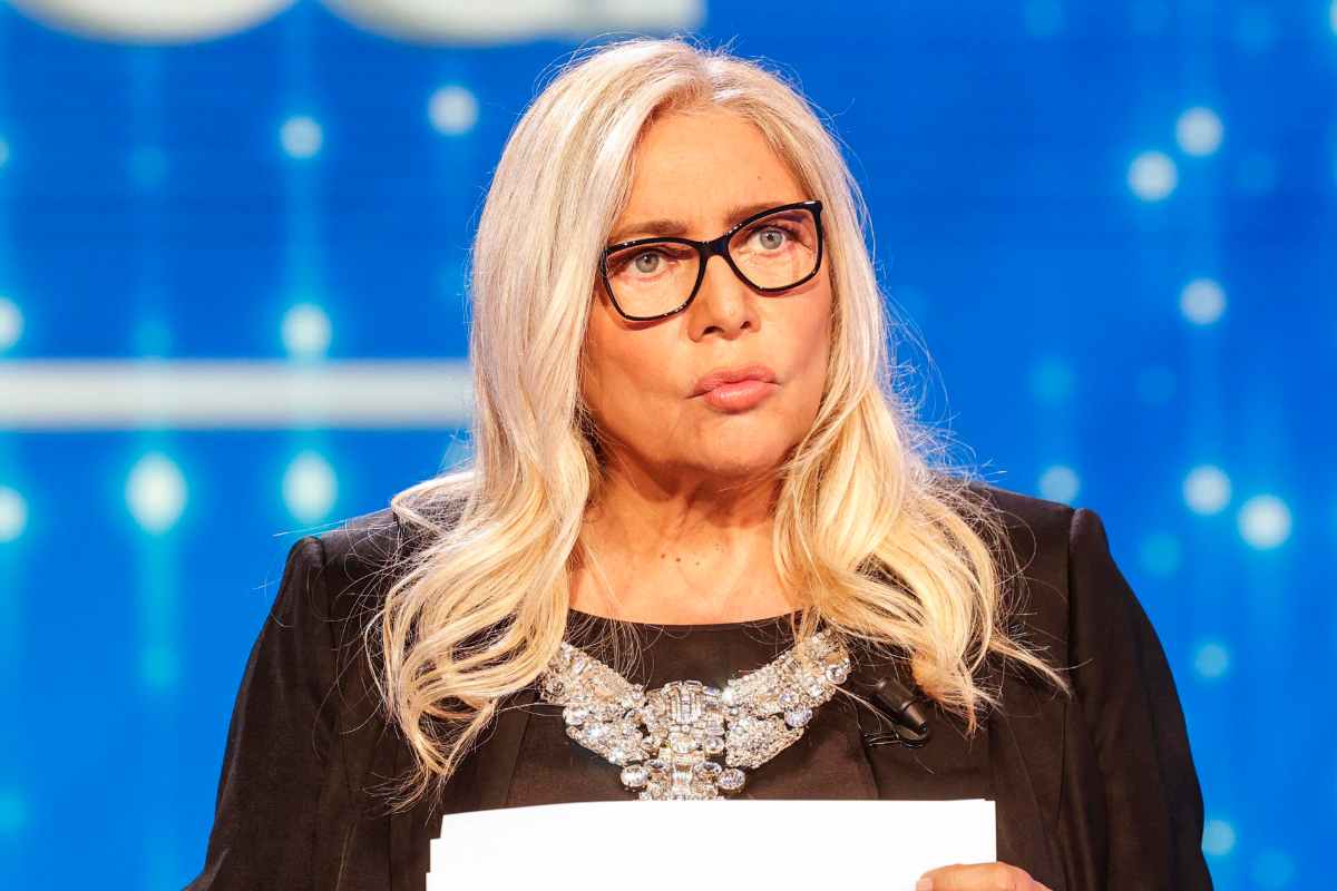 mara venier con espressione seria